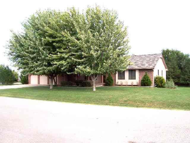 404 Trail Dr, Mulvane, KS 67110
