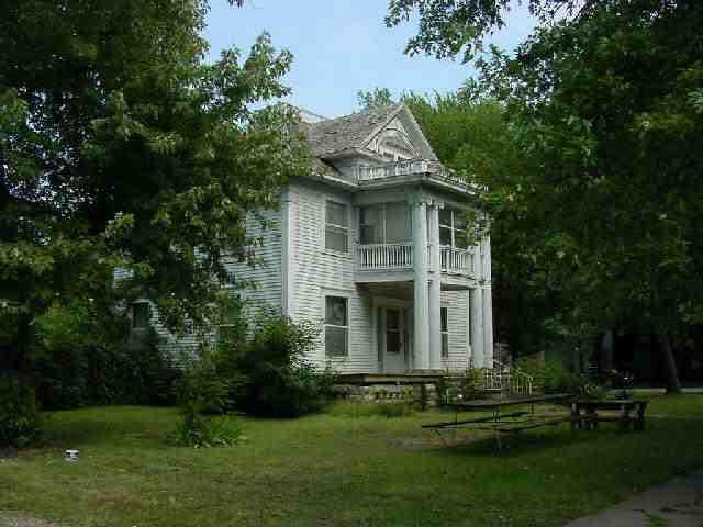 918 E 9th, Winfield, KS 67156