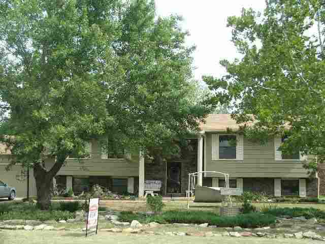 8300 Hancock Dr, Derby, KS 67037