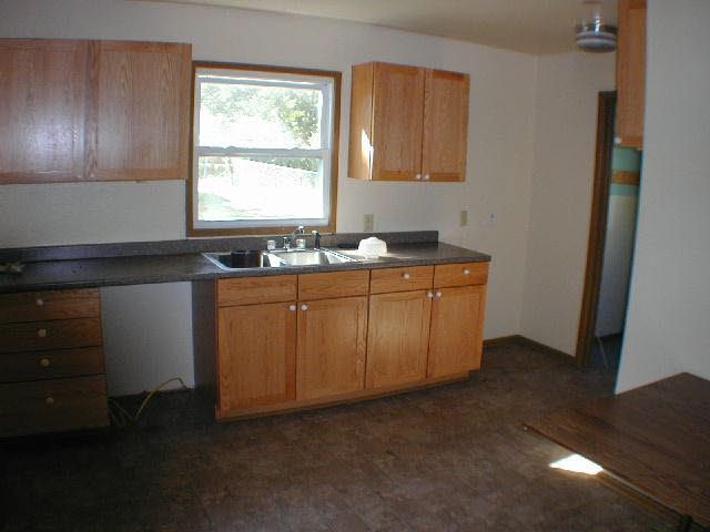 311 S Wire Ave, Haysville, KS 67060