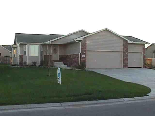 645 Plantation Rd, Maize, KS 67101