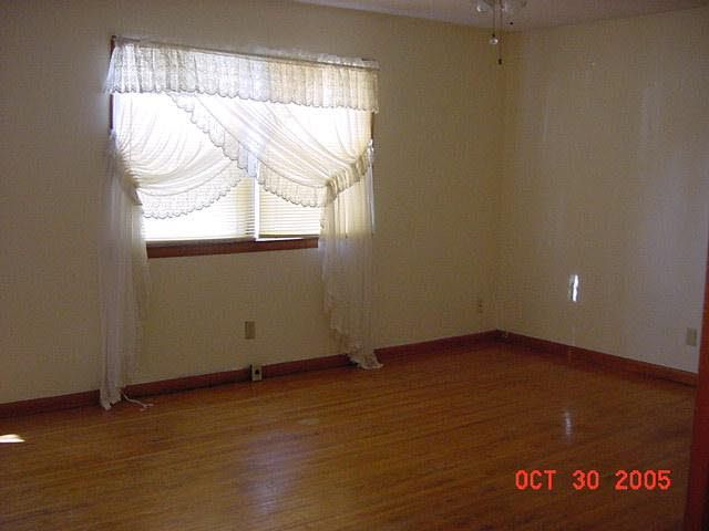 1008 S Walnut St, Newton, KS 67114