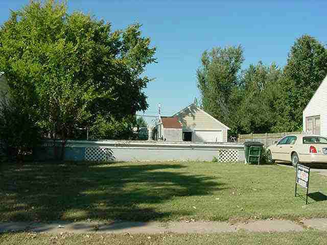 1117 N Pershing, Wichita, KS 67208