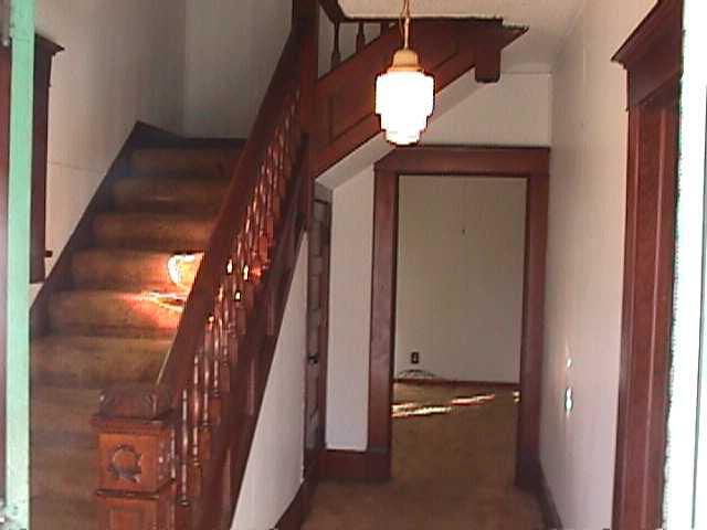 420 E 1st, Newton, KS 67114