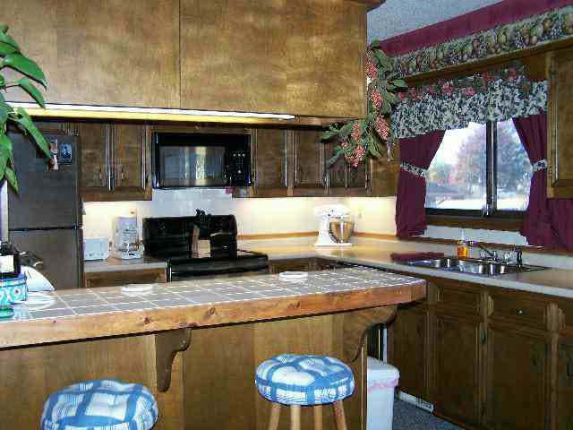 2 Willow Ln, Mulvane, KS 67110