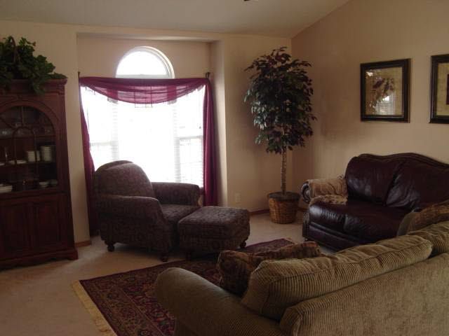 807 Linden Ln, Derby, KS 67037