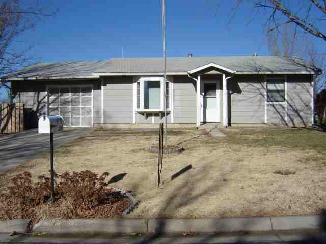 516 Cherry Ln, Newton, KS 67114