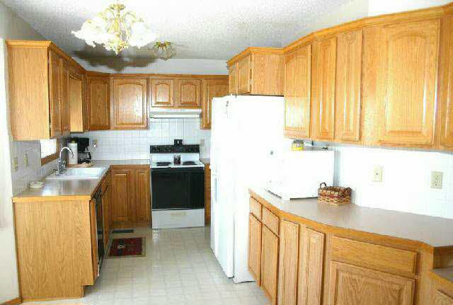 1070 N 199th St Cir, Goddard, KS 67052