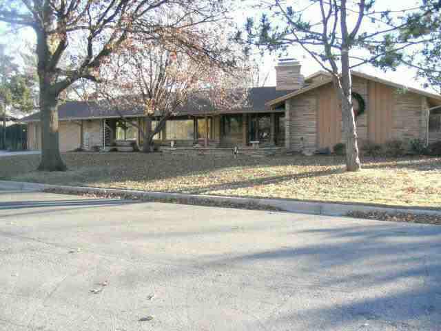 1210 Willow Ln, Wichita, KS 67208