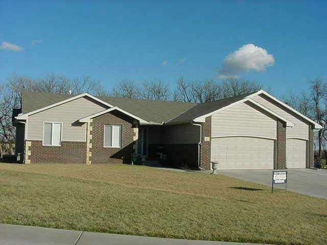 432 E Country Walk Lane Ct, Mulvane, KS 67110