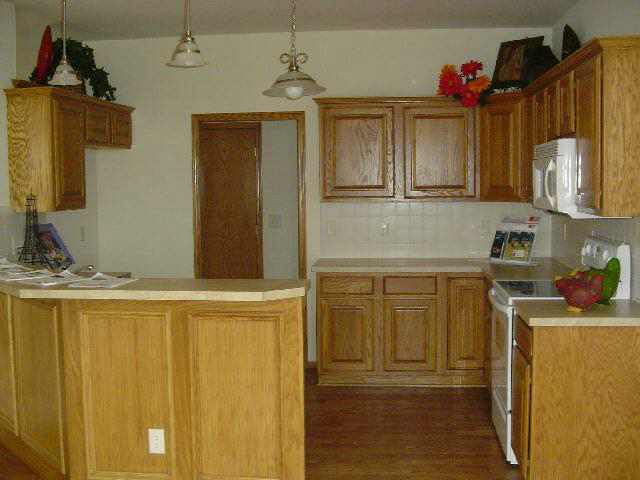 8203 Havenhurst Cir, Wichita, KS 67205