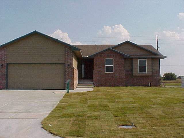 848 Longbranch Cir, Maize, KS 67101