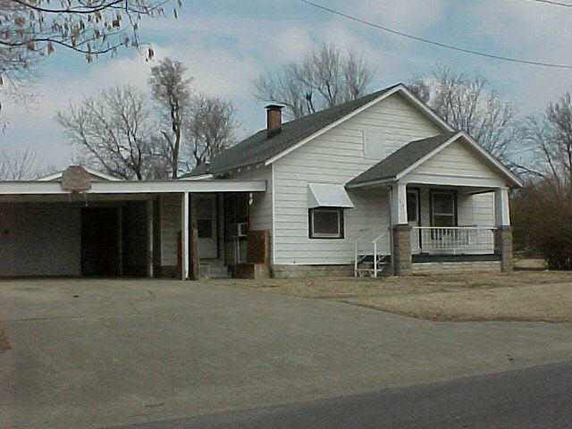 812 E 6th, Winfield, KS 67156