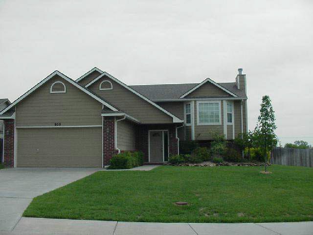 800 Linden Ln, Derby, KS 67037
