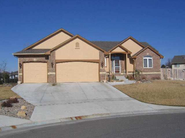 138 Douglas Cir, Andover, KS 67002