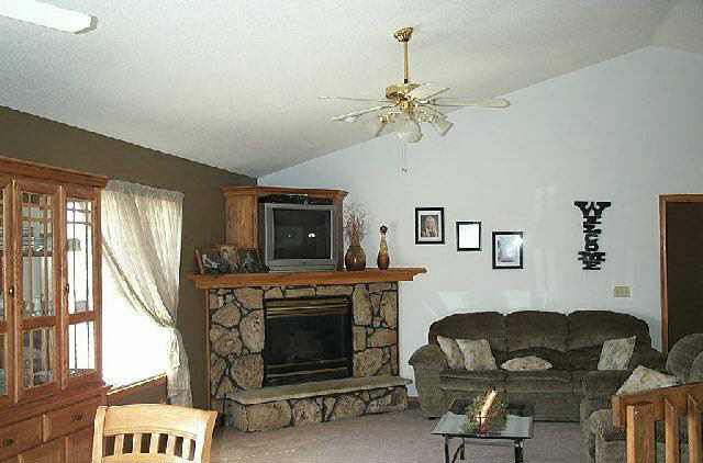 1613 E Windmill Rd, Derby, KS 67037