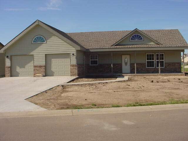 606 Country Lane Dr, Augusta, KS 67010