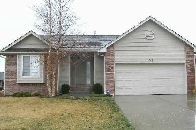 1718 E Southridge Cir, Derby, KS 67037