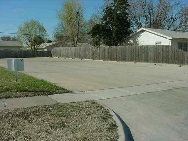2701 S Seneca, Wichita, KS 67217