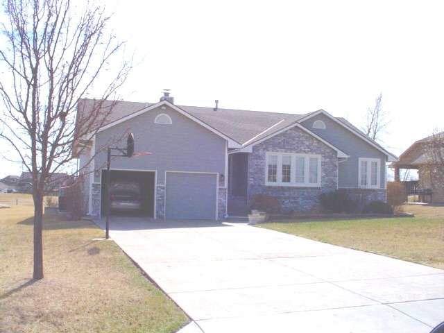 615 E 35th, Winfield, KS 67156