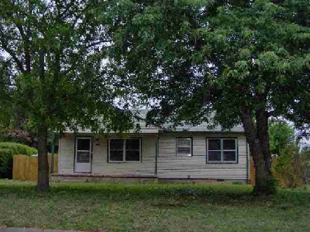 1810 Frankfort, Winfield, KS 67156