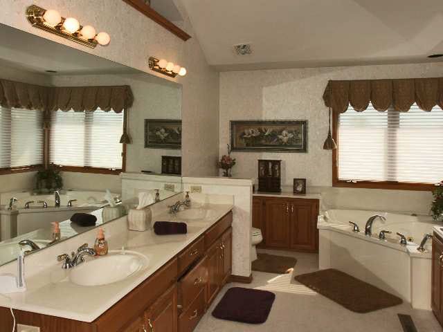 306 S Fairway Cir, Andover, KS 67002