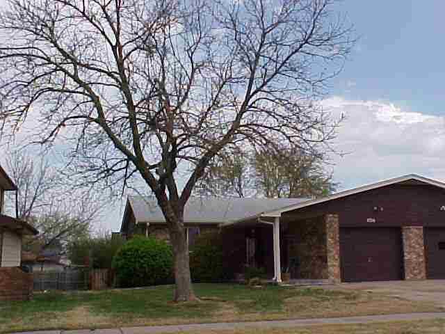 8710 E Arthur Cr, Wichita, KS 67207