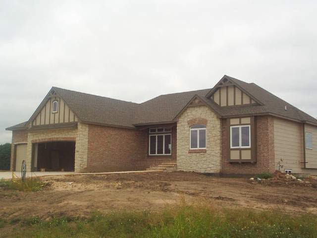 8916 Red Cedar Ln, Valley Center, KS 67147