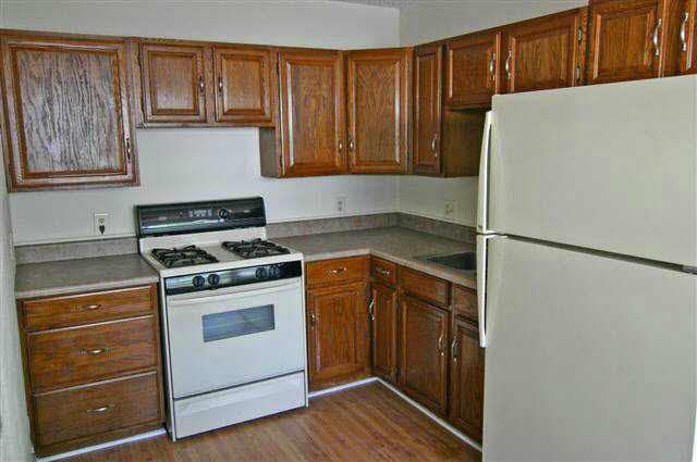 123 E Springdale St, Derby, KS 67037