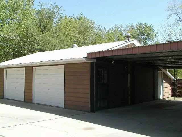 6038 E Castle Dr, Wichita, KS 67218