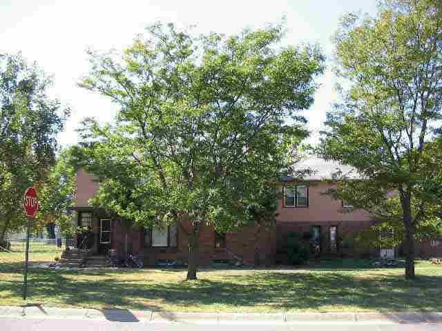 721 E 10th St, Newton, KS 67114