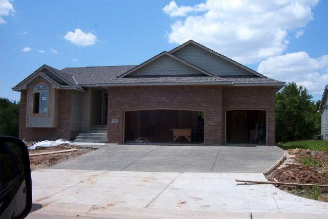 4841 Steeds Crossing Cir, Park City, KS 67219