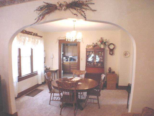 720 E 5th St, Newton, KS 67114