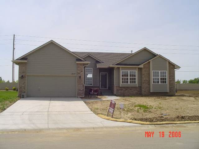 1017 N Crest, Wichita, KS 67206