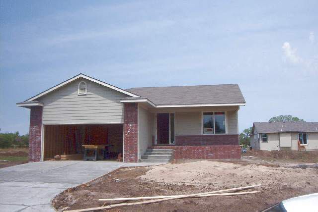 1510 E 45th St, Wichita, KS 67216