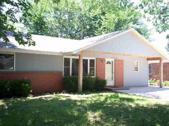 1809 Booth, Winfield, KS 67156