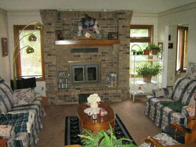 1549 Mockingbird Ct, Derby, KS 67037