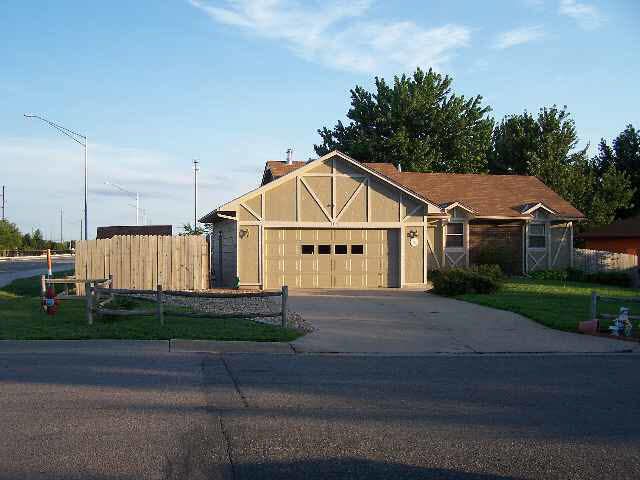 101 Jeanette Dr, Mulvane, KS 67110