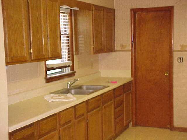 1012 E 8th, Newton, KS 67114
