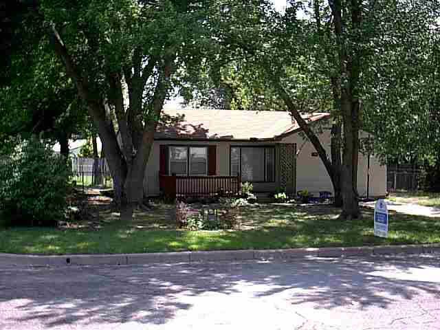 2901 E Conamore, Wichita, KS 67216
