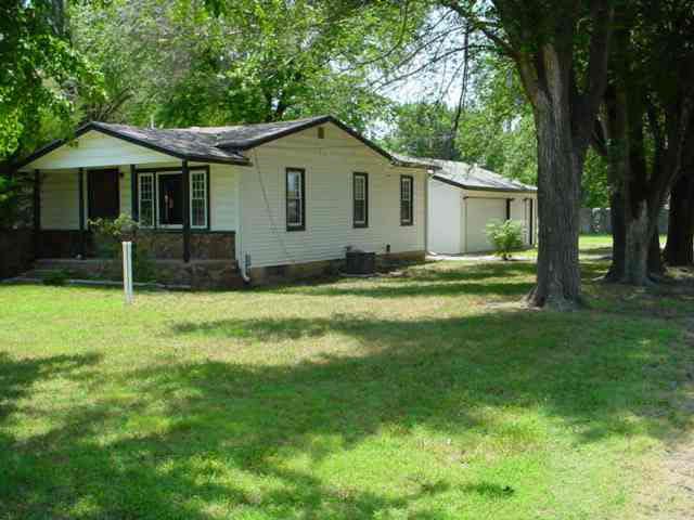 715 E 79th St S, Haysville, KS 67060