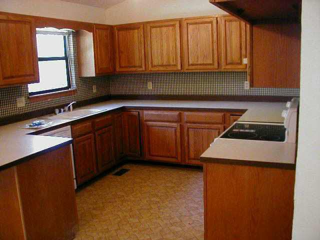1113 Meadowhaven, Derby, KS 67037