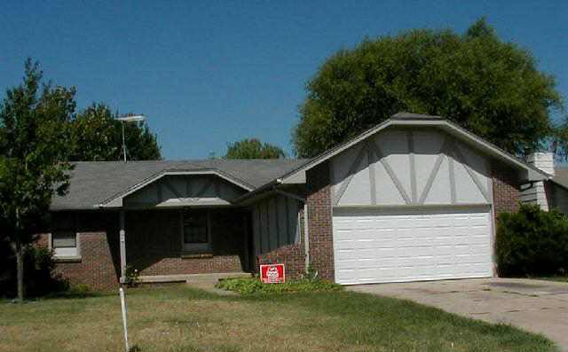1113 Meadowhaven, Derby, KS 67037