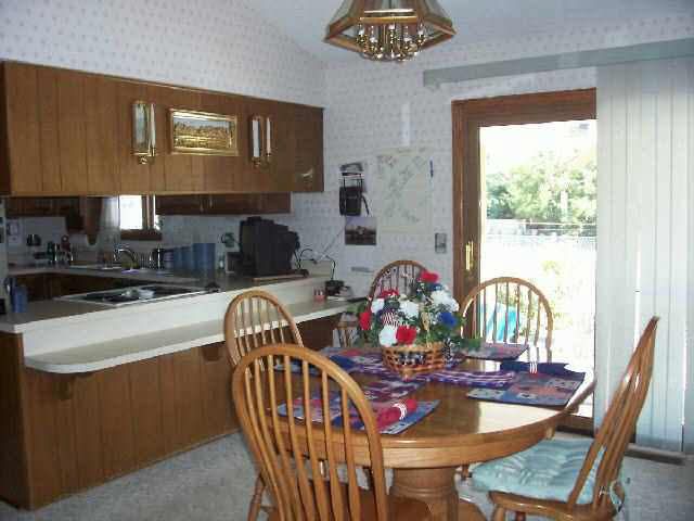 1407 E 82nd St, Haysville, KS 67060