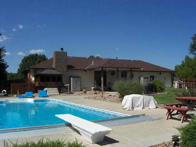 1407 E 82nd St, Haysville, KS 67060
