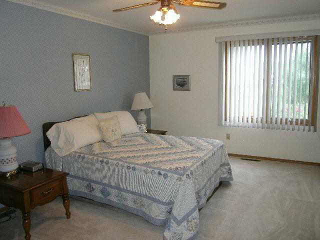1301 S Meadowhaven, Derby, KS 67037