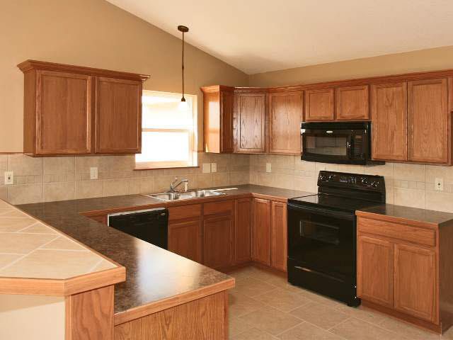407 Pepper Ridge Cir, Andover, KS 67002