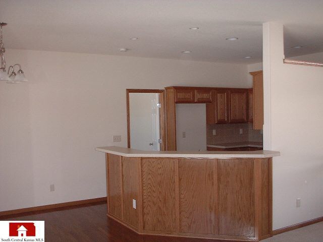 1307 Summerlyn Dr, Derby, KS 67037