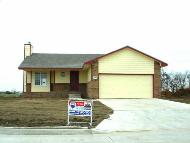 2120 Bristol Ln, Newton, KS 67114