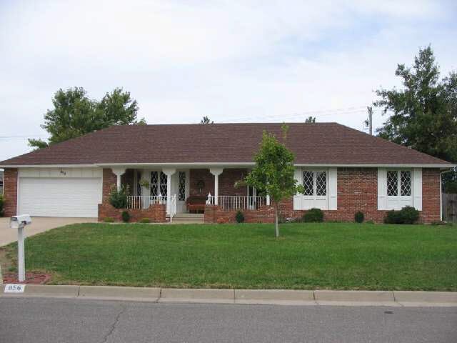 856 Trinity Ct, Newton, KS 67114